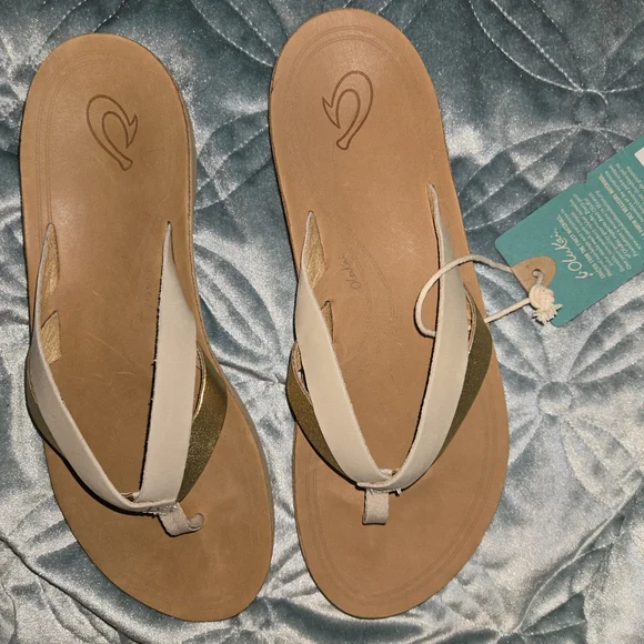 OluKai Kaekae Women's Sandals in Tan, Gold and Cream - Picture 3 of 5